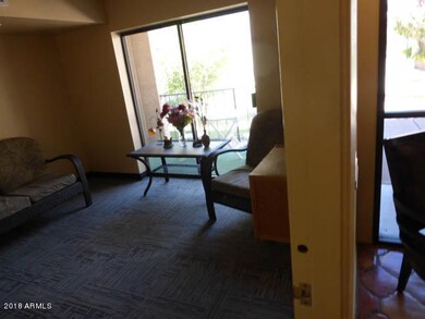 Sitting room by lobby