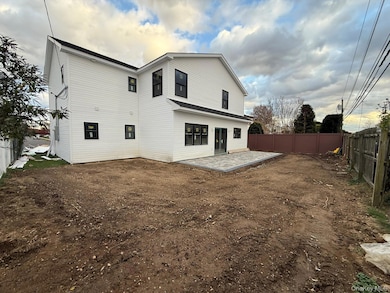 12 Dahlia Ln, Wantagh, NY 11793 - photo 4