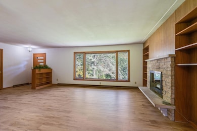 10_601N4thSt_LivingRm1_mls