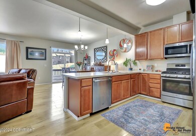 Kitchen looking toward dinding are