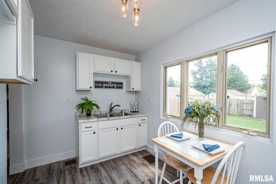 2125 W 18th St, Davenport, IA 52804 - photo 6