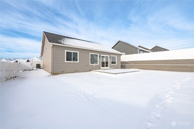 945 N Macaw Ave, East Wenatchee, WA 98802 - photo 4