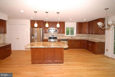 3605 Irish Moss Ct, Fairfax, VA 22033 - photo 7