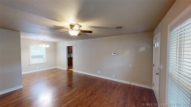 1010 E Jackson - Living Room