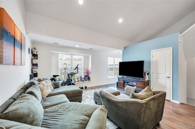 156 Ashley Ct, Central Islip, NY 11722 - photo 6