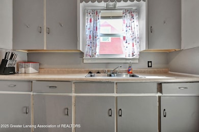 1408 E Oakland Ave, Lansing, MI 48906 - photo 7