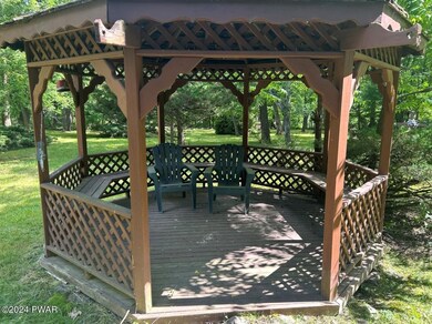 906 Hudson St, Hawley, PA 18428 - photo 7