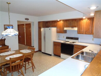 1840 Belleview Cir, Whitehall, PA 18052 - photo 3