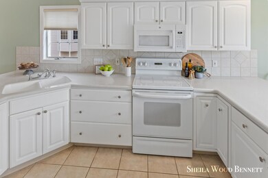 2111 Krislin Dr NE, Grand Rapids, MI 49505 - photo 5