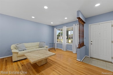 36268 Jeffrey Dr, Sterling Heights, MI 48310 - photo 4