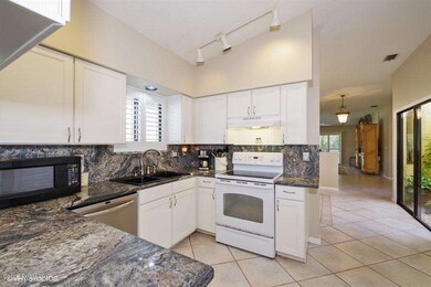 04_2202ParksidePl_177_Kitchen_LowRes