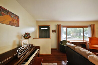 5309 Hedgewood Rd, Columbus, OH 43229 - photo 5