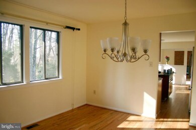 10407 Woodbury Woods Ct, Fairfax, VA 22032 - photo 3