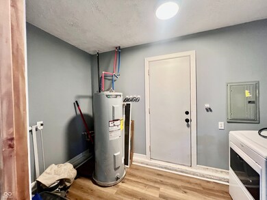 2833 Desoto Way, Columbus, IN 47203 - photo 7