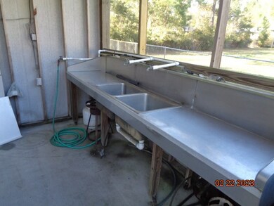 1410 NE Williamson Dr, Townsend, GA 31331 - photo 4