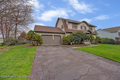 925 Appletree Rd, Moscow, PA 18444 - photo 3