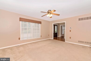 6594 Streamwood Ct, Sykesville, MD 21784 - photo 4