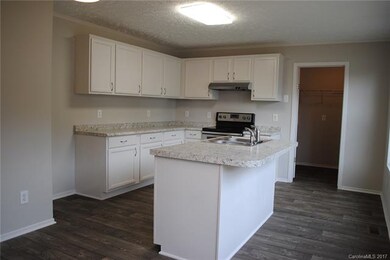 514 Sylvia St, Statesville, NC 28677 - photo 3