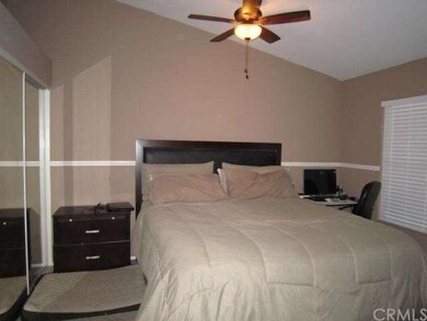 Master bedroom with Mirrored Wardrobe and Ceiling 