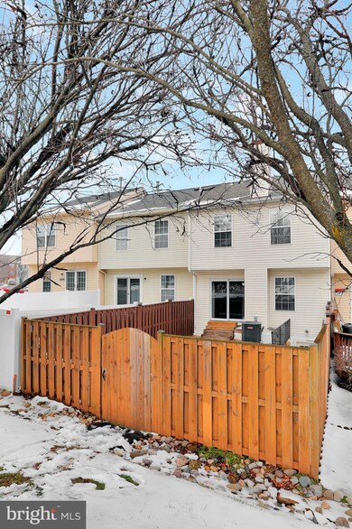 6405 Towncrest Ct W, Frederick, MD 21703 - photo 2