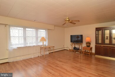 113 Montrose St, Reading, PA 19605 - photo 6