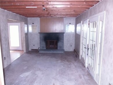 Living Room With Gas Fireplace