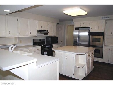 KITCHEN WITH NEW APPLIANCES