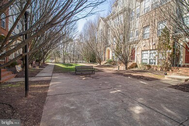 7158 Little Thames Dr unit 185, Gainesville, VA 20155 - photo 6