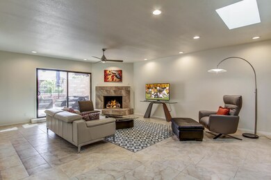 006_Living Room