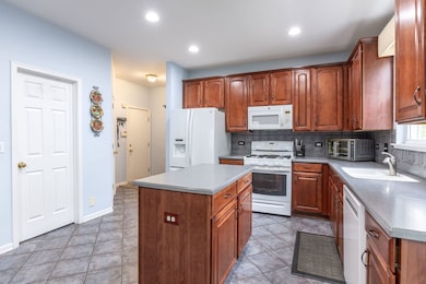 2566 Rourke Dr, Aurora, IL 60503 - photo 3