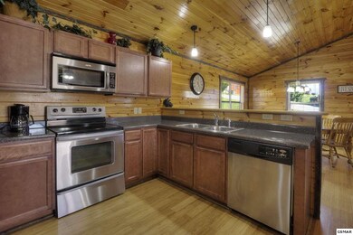 921 Mcmakin Way, Pigeon Forge, TN 37863 - photo 7