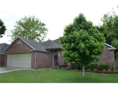 Exterior Front. Even Barlow, the dog, says come see!!!