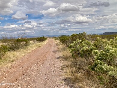 Easy access on Hidden Trail Rd