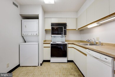 Lakeside Plaza Condominium unit 1119, Baileys Crossroads, VA 22041 - photo 7