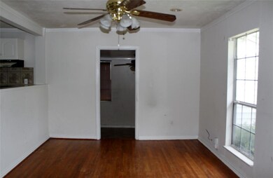 509 Clarice St, Grand Prairie, TX 75051 - photo 2