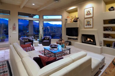 GREAT ROOM W/FIREPLACE