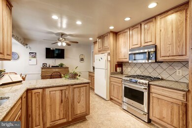 402 Kingsley Rd SW, Vienna, VA 22180 - photo 2