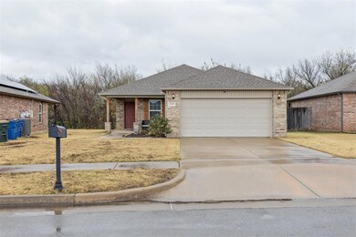 10124 Sussex Place, the Village, OK 73120 - photo 2