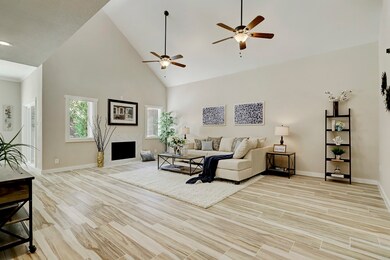 10315 Lynbrook Hollow St, Houston, TX 77042 - photo 7