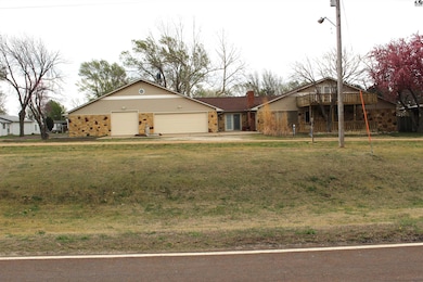 2120 Strassburg, Marion, KS 66861 - photo 3