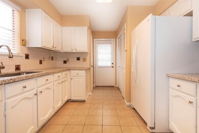 7863 Green Lawn Dr unit 7863, Houston, TX 77088 - photo 5