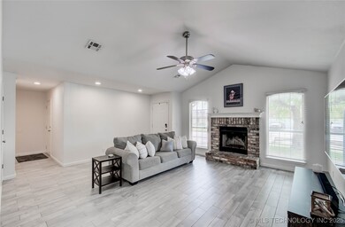 3320 N 6th St, Broken Arrow, OK 74012 - photo 4