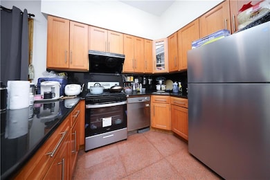 462 52nd St unit 2D, Brooklyn, NY 11220 - photo 5