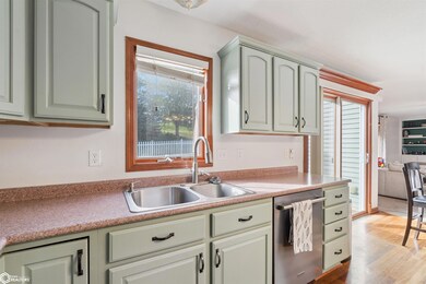 503 Thunderbird Dr, Marshalltown, IA 50158 - photo 5