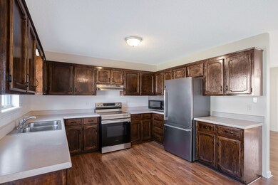 What a great kitchen!  Tons of cabinet space!  Tons of countertop space!  Stainless Steel fridge and stove!