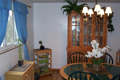 DINING ROOM WITH PLENTY OF ROOM FOR ENTERTAINING. 
