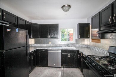 304 Woodworth Ave unit 2, Yonkers, NY 10701 - photo 2