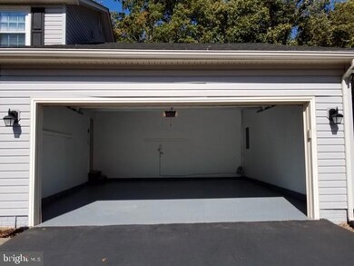 13226 Coralberry Dr, Fairfax, VA 22033 - photo 2