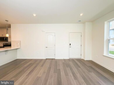 10001 -B American Pharoah Ln unit A, Laurel, MD 20723 - photo 6