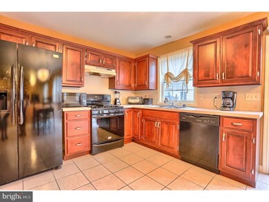 1015 Leanne St, Reading, PA 19605 - photo 7